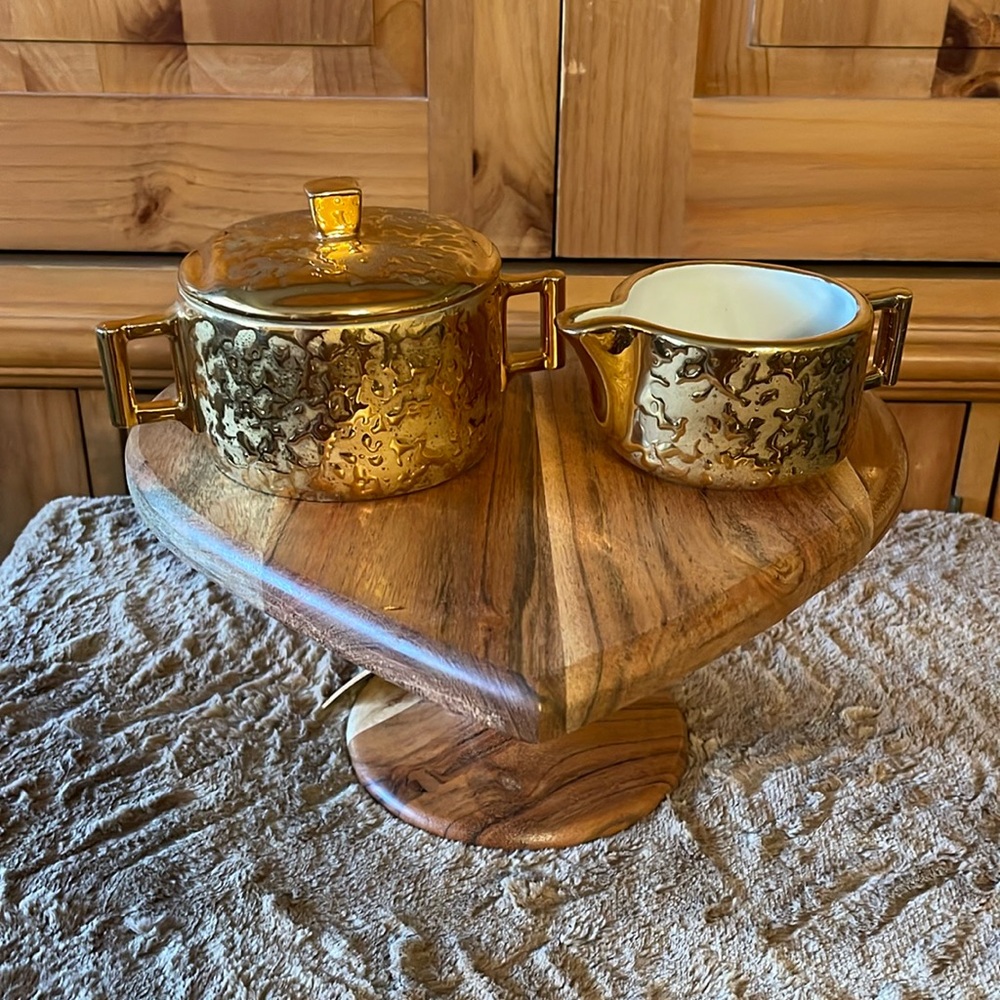 Elynor China Vintage Midcentury 22kt set made in the USA.Sugar bowl/lid +creamer